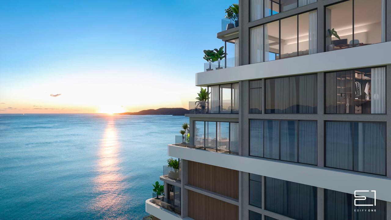 Residência Frente Mar de Alto Padrão em Meia Praia